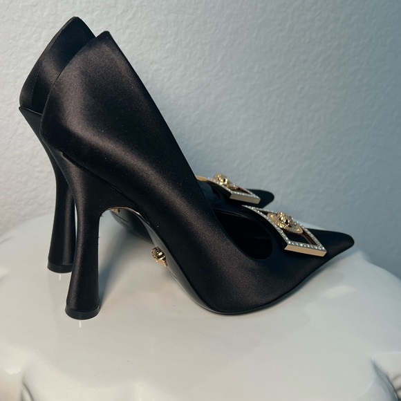 Versace Black Medusa Plaque Satin Pump - Picture 5 of 11
